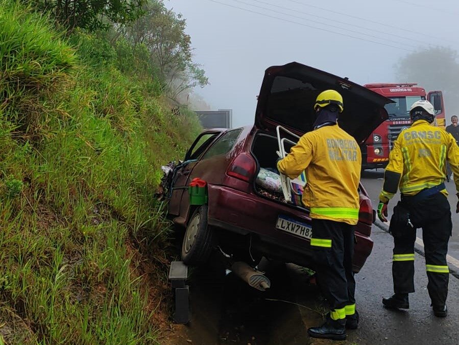 Bombeiros atendem acidente na BR-283, em Chapecó