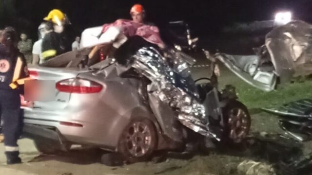 Colisão frontal entre carro e caminhão deixa quatro mortos na BR-470, em Lontras