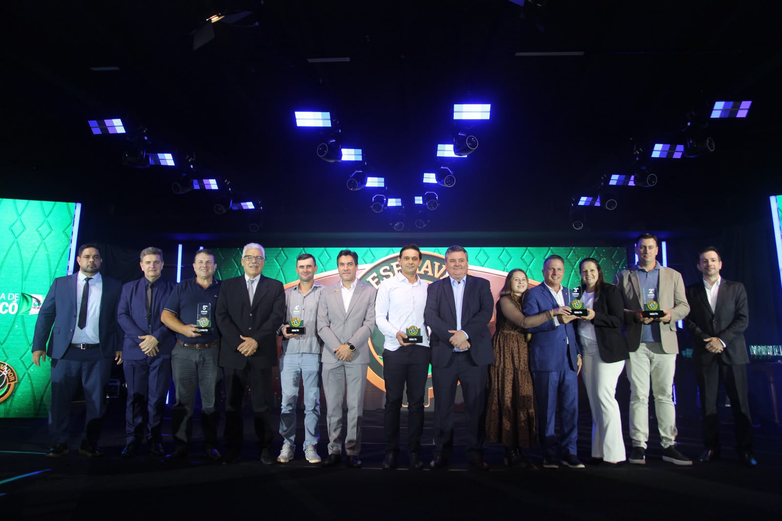 Premiados do Troféu O Desbravador 2026 no palco