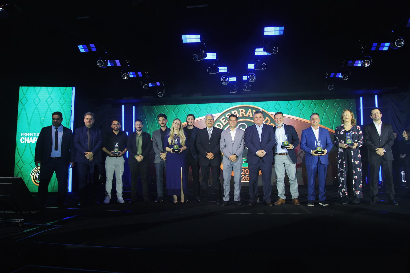Premiados do Troféu O Desbravador 2026 no palco